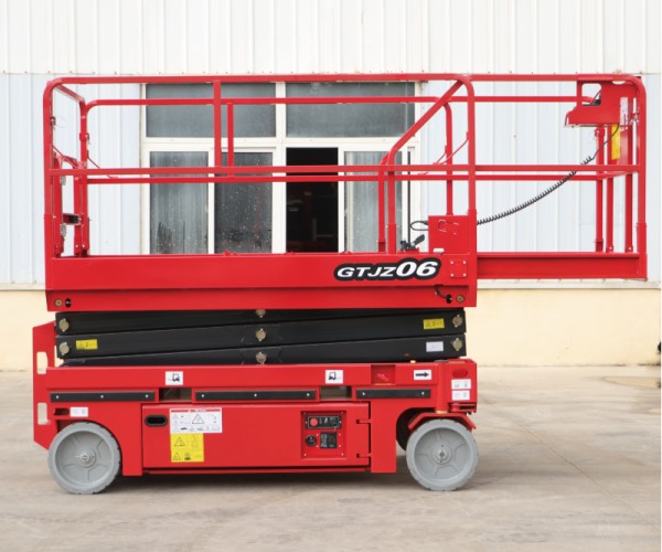若尔盖自行走升降机